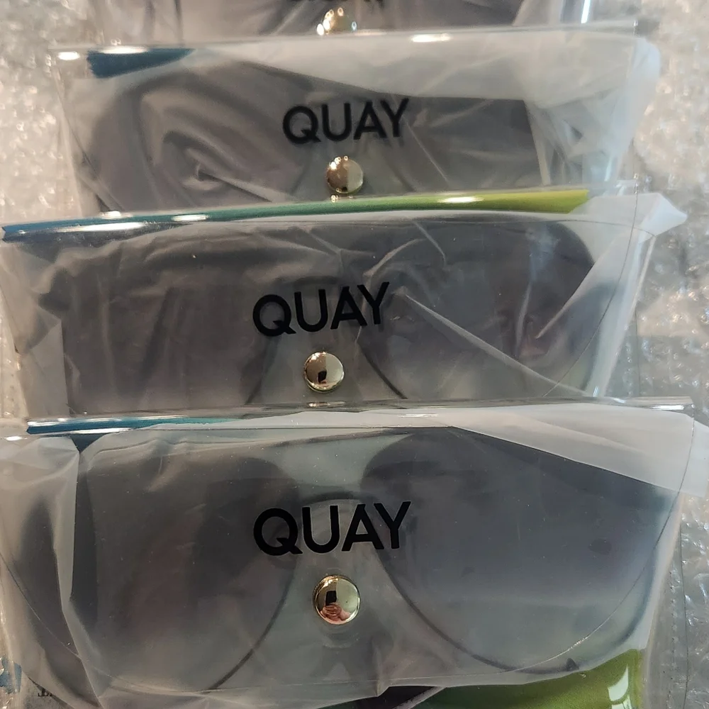 Quay High Key 126 Black/smoked lenses  Aviator Sunglasses Polarized